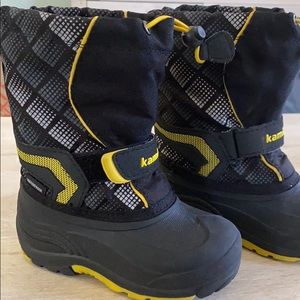 Kamik Boys Snow Boots with liner size 10